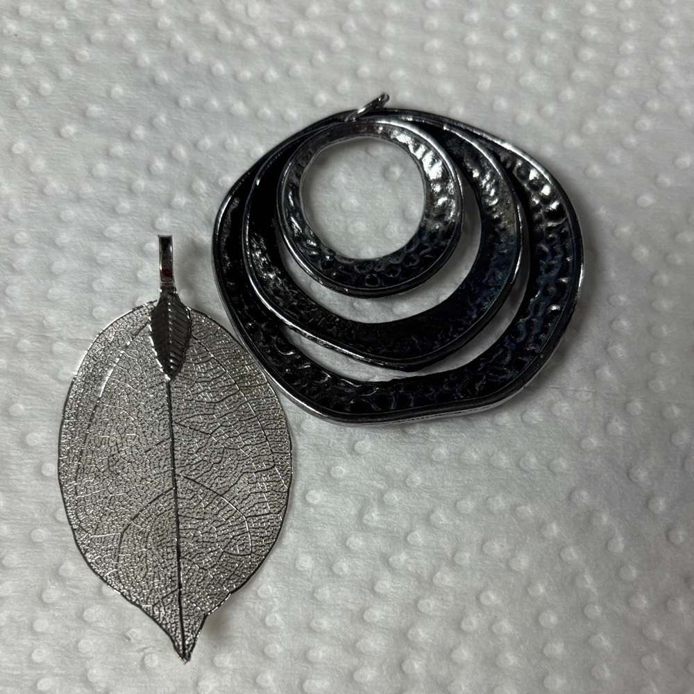 Stylish Silver Leaf Pendant Necklace